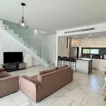 Modern 3 Bedroom With Pool * Paphos
