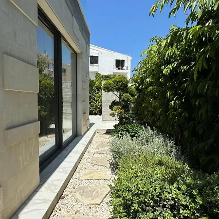 Modern 3 Bedroom With Pool *