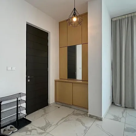 Modern 3 Bedroom With Pool Βίλα