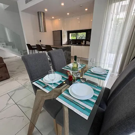 Vila Modern 3 Bedroom With Pool