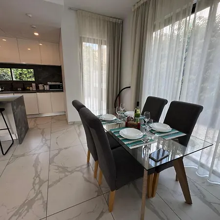 别墅 Modern 3 Bedroom With Pool