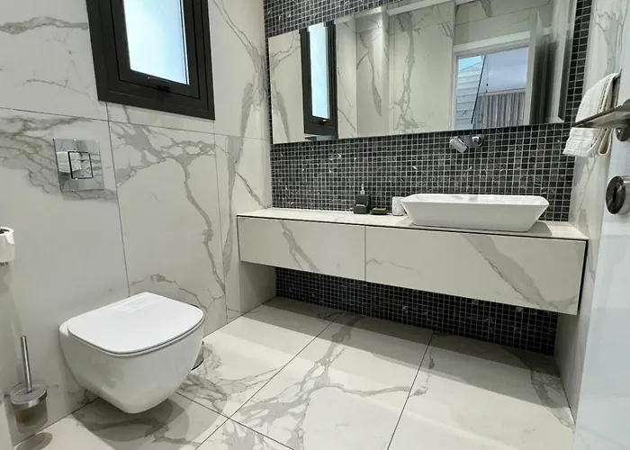 Modern 3 Bedroom With Pool