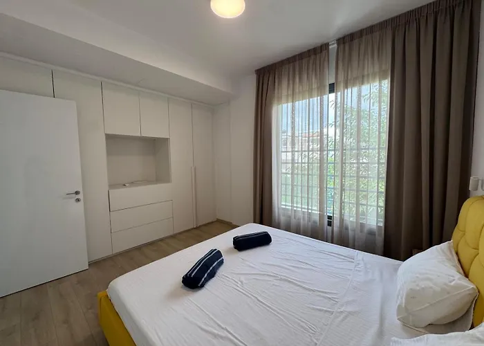 Modern 3 Bedroom With Pool *