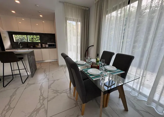 Vila Modern 3 Bedroom With Pool