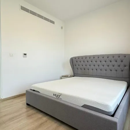 Modern 3 Bedroom With Pool * 파포스