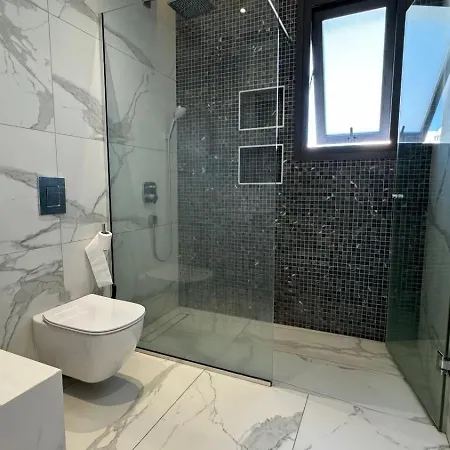 Modern 3 Bedroom With Pool * 파포스